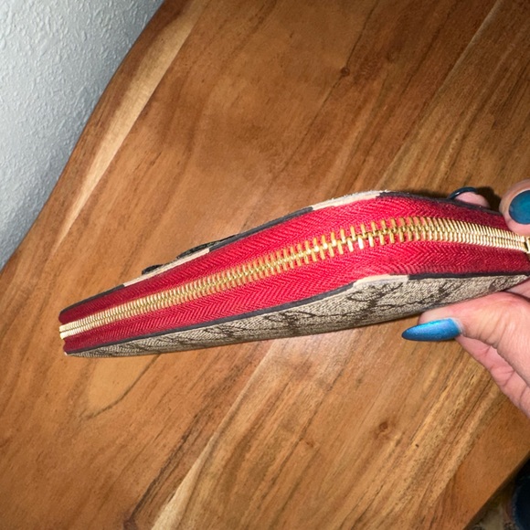 Gucci GG Supreme Embroidered Heart Snake Long Zipper Wallet - Picture 4 of 6